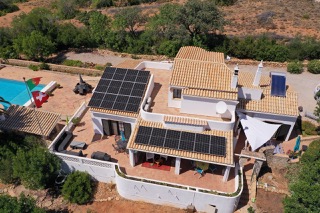 LG ESS Hybrid Solar & Battery System in Estoi